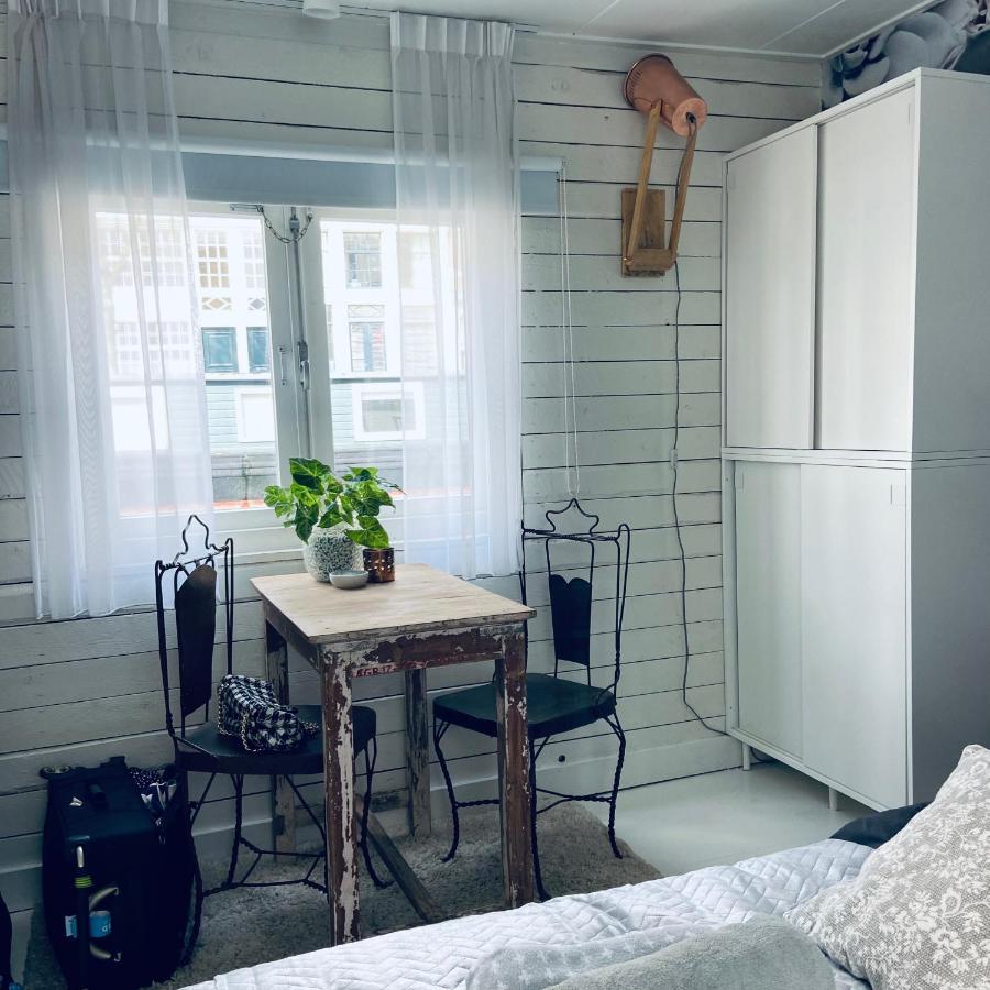 Houseboat Bonnie Bed & Breakfast Амстердам Екстериор снимка