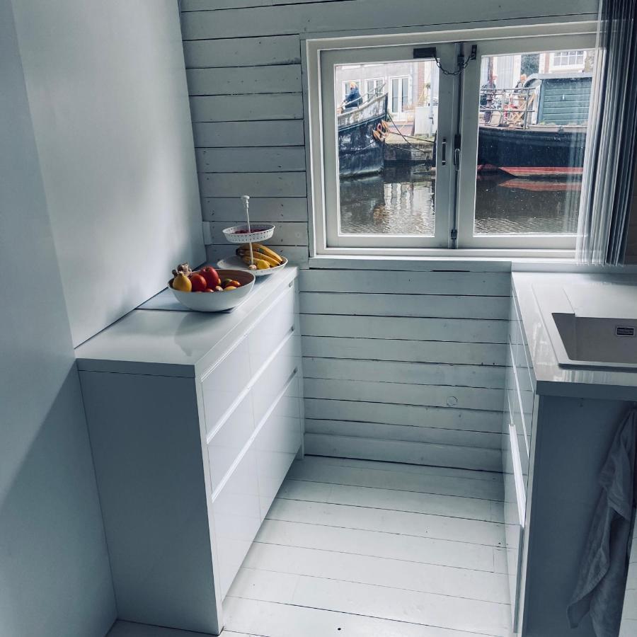 Houseboat Bonnie Bed & Breakfast Амстердам Екстериор снимка